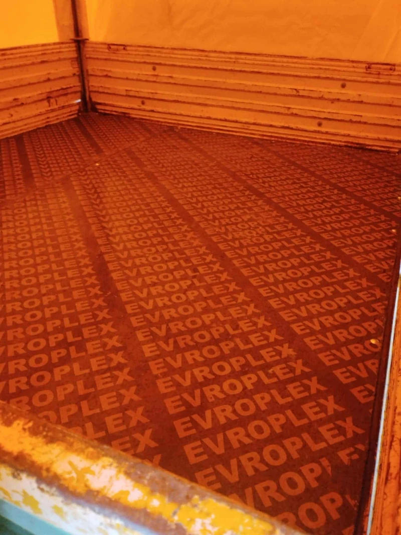 VW Transporter 2.4, снимка 13 - Бусове и автобуси - 52675951