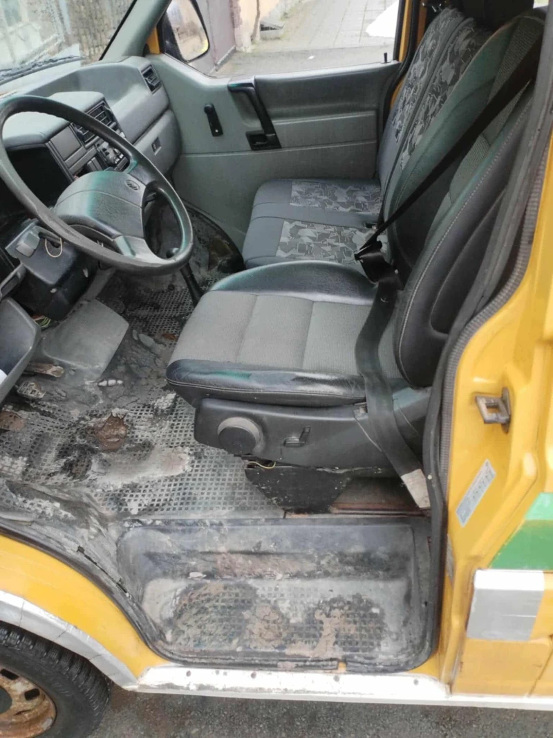 VW Transporter 2.4, снимка 10 - Бусове и автобуси - 52675951