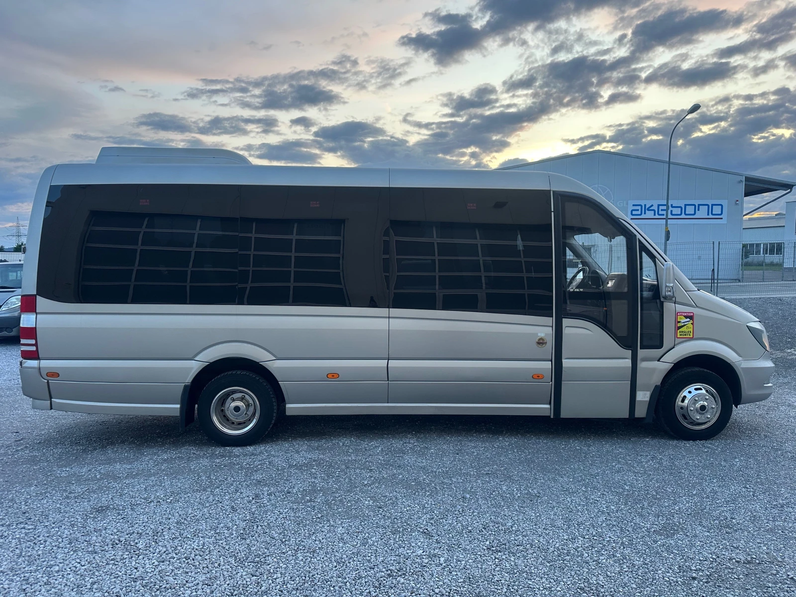 Mercedes-Benz Sprinter 519 двоен Климатик, 23 места - изображение 6