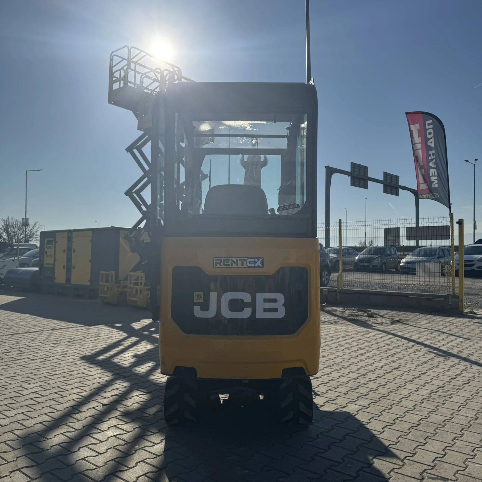 Багер JCB 15C-1, снимка 3 - Индустриална техника - 56611719