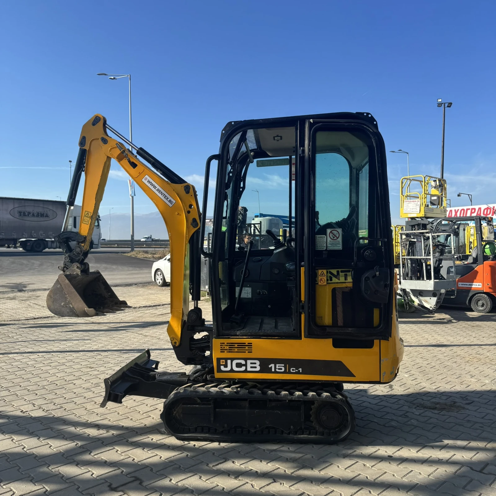 Багер JCB 15C-1, снимка 5 - Индустриална техника - 56611719