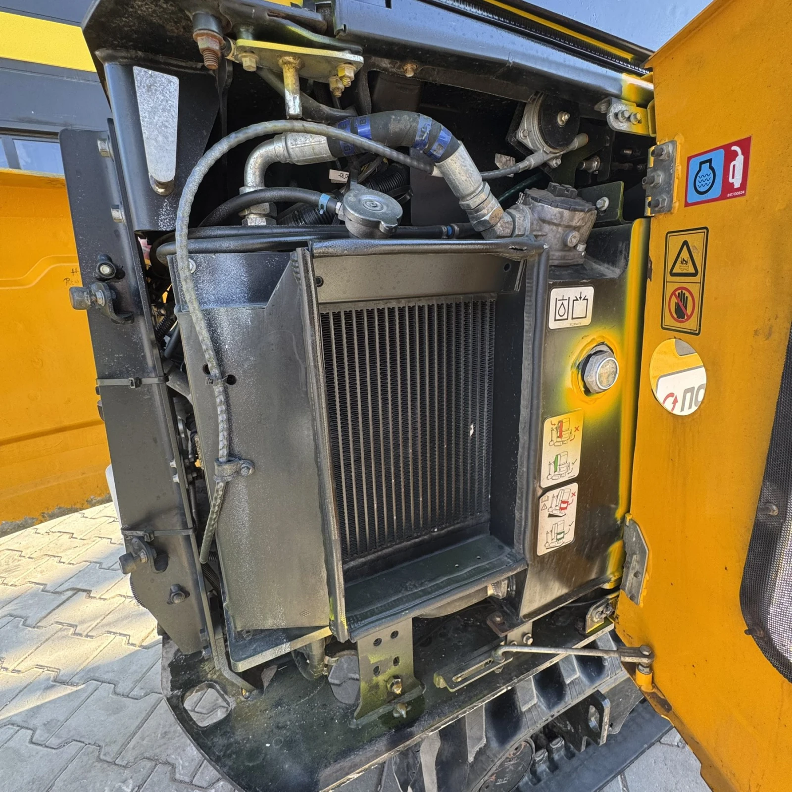 Багер JCB 15C-1, снимка 16 - Индустриална техника - 56611719