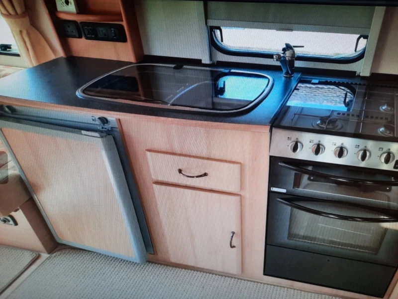 Каравана Avondale Argente, снимка 9 - Каравани и кемпери - 50518821