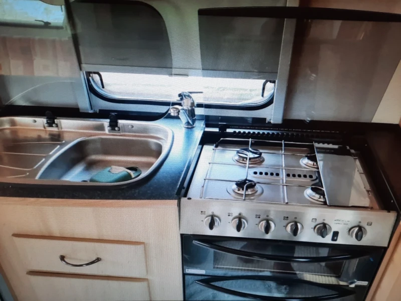 Каравана Avondale Argente, снимка 7 - Каравани и кемпери - 50518821