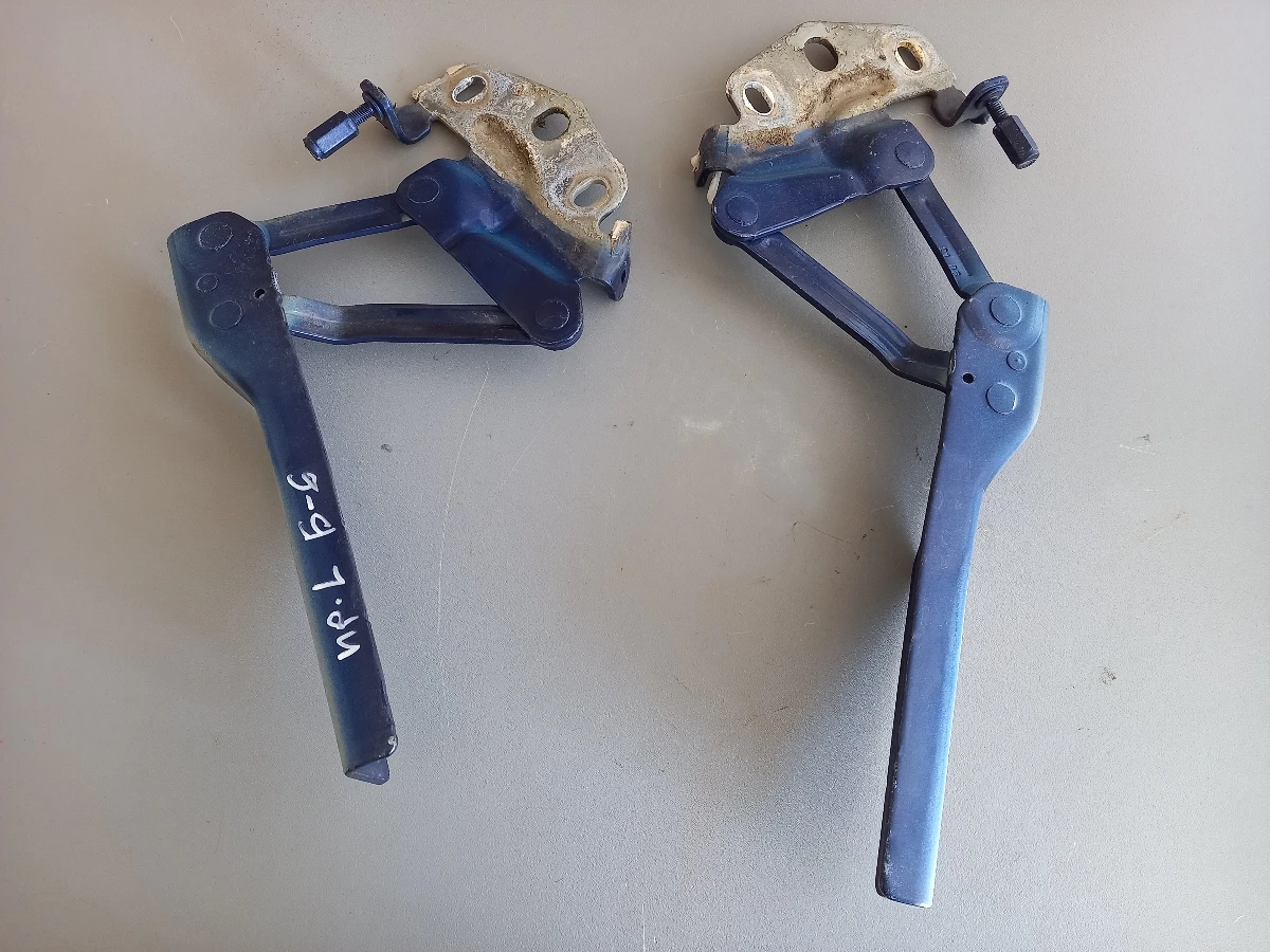 Панти преден капак Фолксваген Пасат Б6 (к)