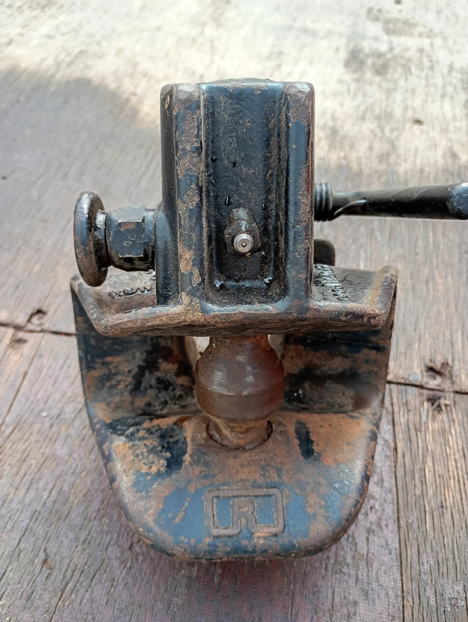 Продавам теглич 7,5 т за бус камион или трактор