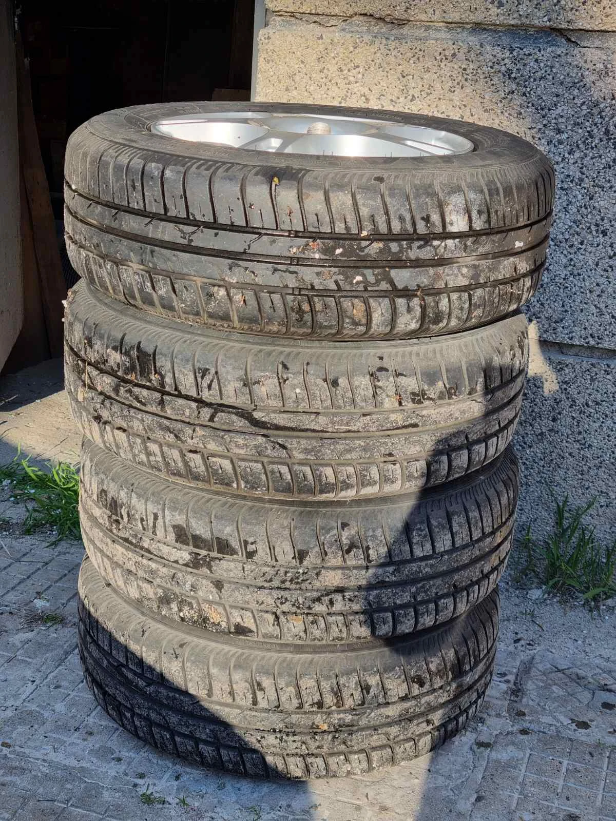 Гуми Летни 185/65R14, снимка 2 - Гуми и джанти - 54100273