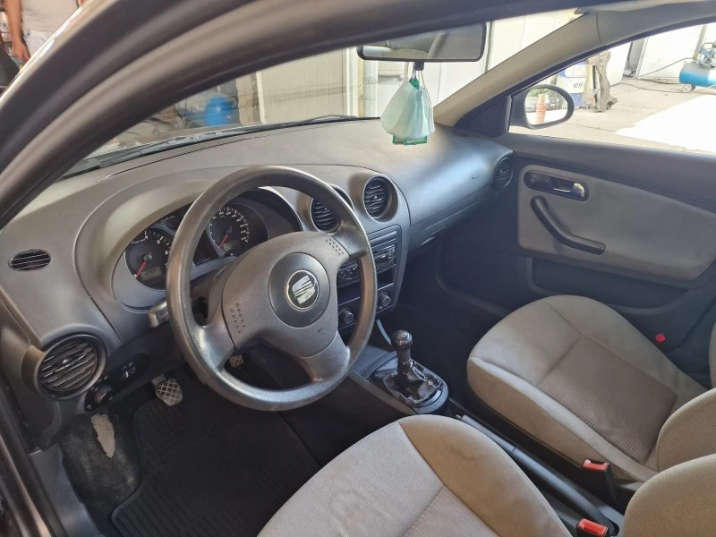 Seat Ibiza 1.2 КЛИМАТИК РЕАЛНИ КИЛОМЕТРИ, снимка 12 - Автомобили и джипове - 46365536