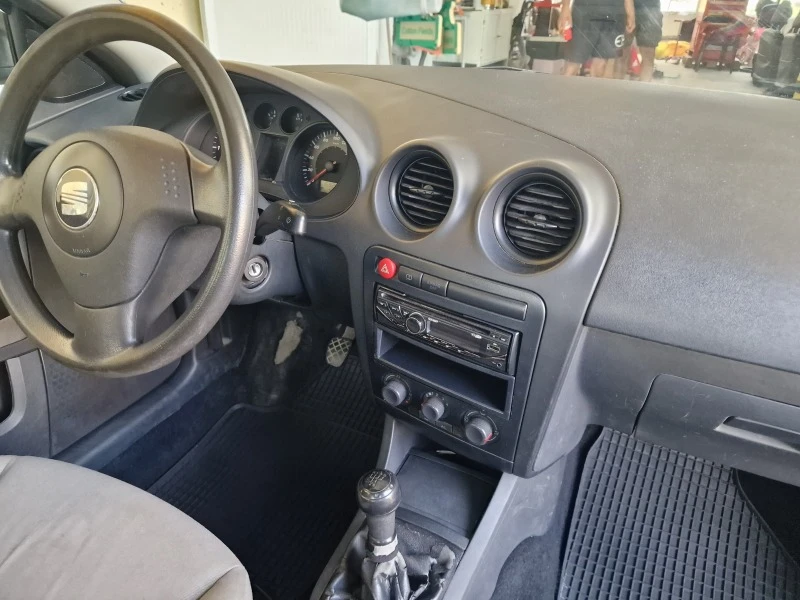 Seat Ibiza 1.2 КЛИМАТИК РЕАЛНИ КИЛОМЕТРИ, снимка 8 - Автомобили и джипове - 46365536