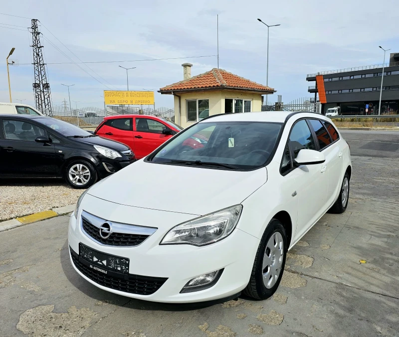 Opel Astra Бензин Евро5 , снимка 1 - Автомобили и джипове - 47571021