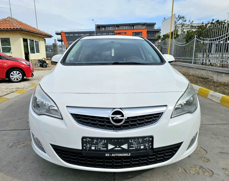 Opel Astra Бензин Евро5 , снимка 7 - Автомобили и джипове - 47571021