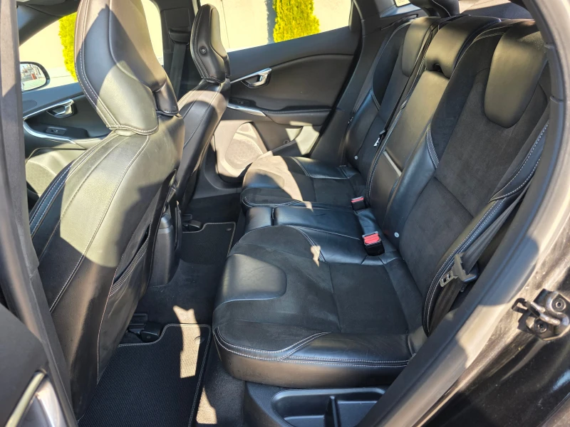 Volvo V40 2.0 D3- R Design , снимка 16 - Автомобили и джипове - 51012826