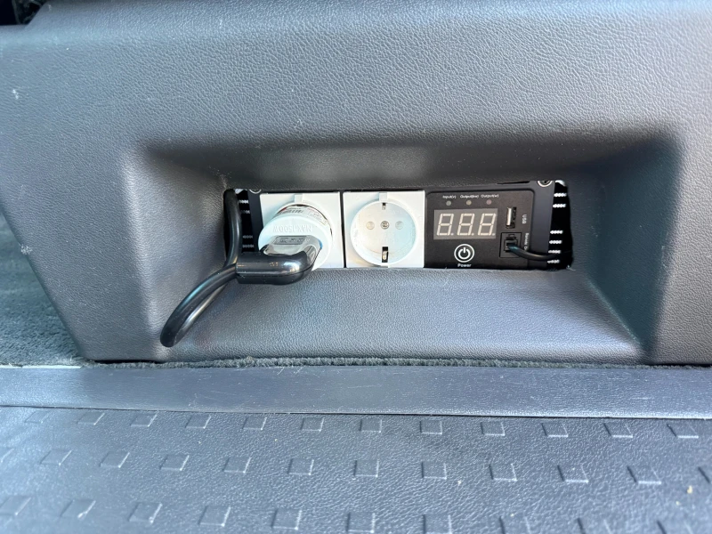 VW Multivan 2.0 TDI* STARLINE* ПЕРФЕКТЕН* , снимка 15 - Автомобили и джипове - 51623862