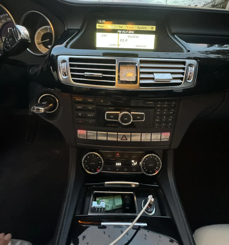 Mercedes-Benz CLS 350 AMG 4matic, снимка 8 - Автомобили и джипове - 52923643