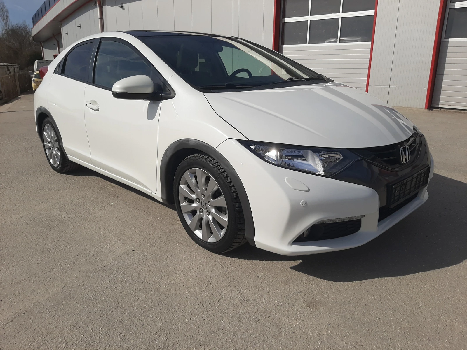 Honda Civic 1.8i-VTEC AUTOMATIC PANORAMA КОЖА - изображение 4