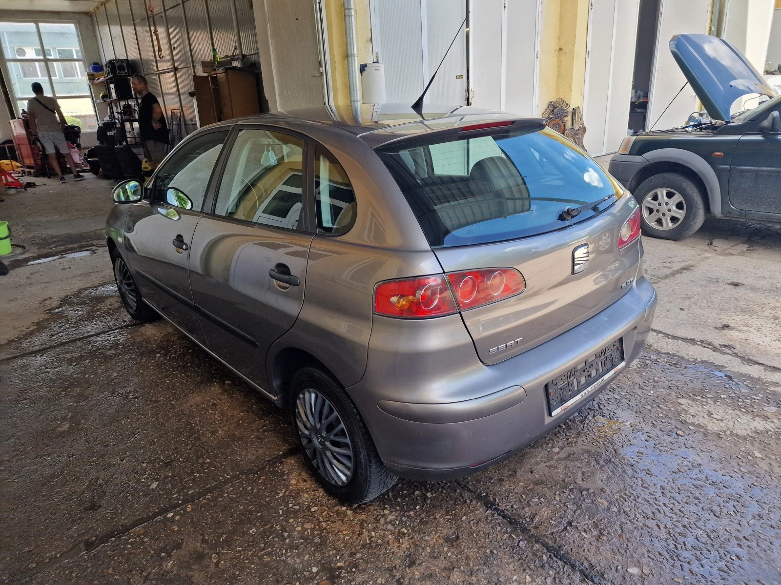 Seat Ibiza 1.2 КЛИМАТИК РЕАЛНИ КИЛОМЕТРИ - изображение 3