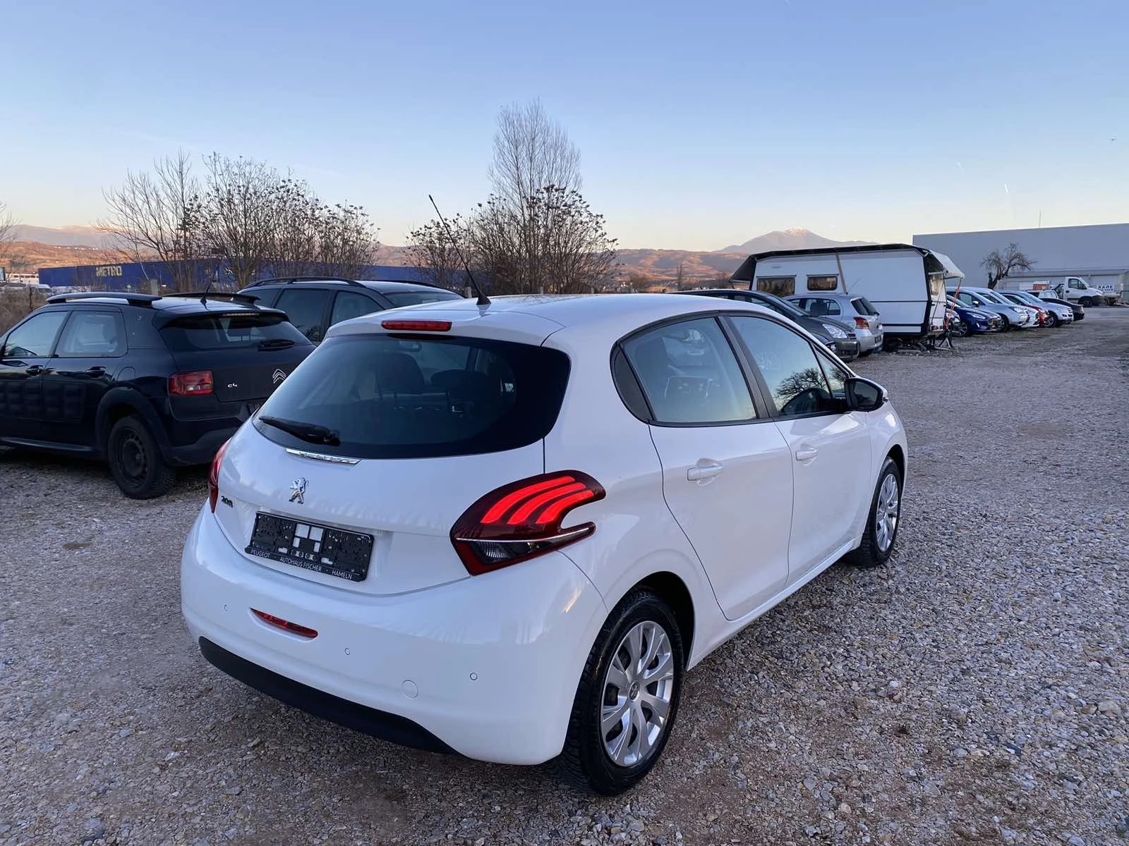 Peugeot 208 1.2i LED EVRO6 - изображение 3