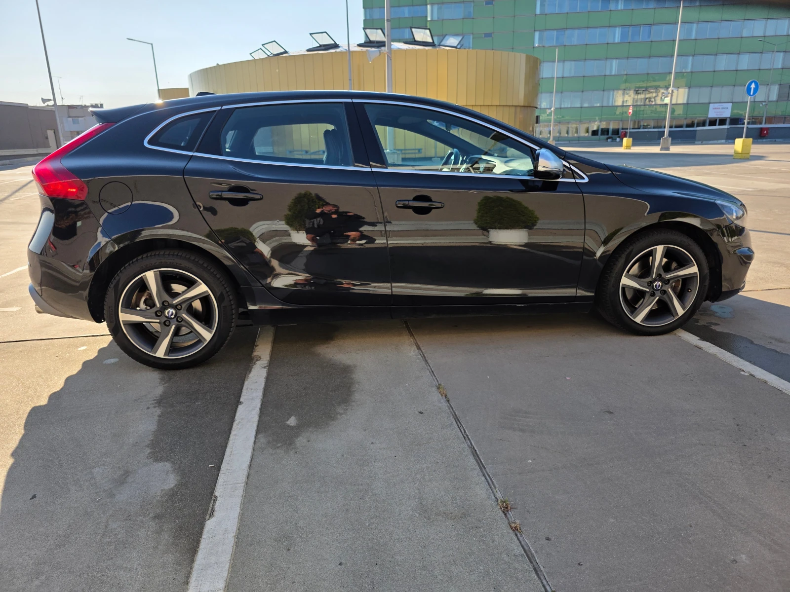 Volvo V40 2.0 D3- R Design  - изображение 4