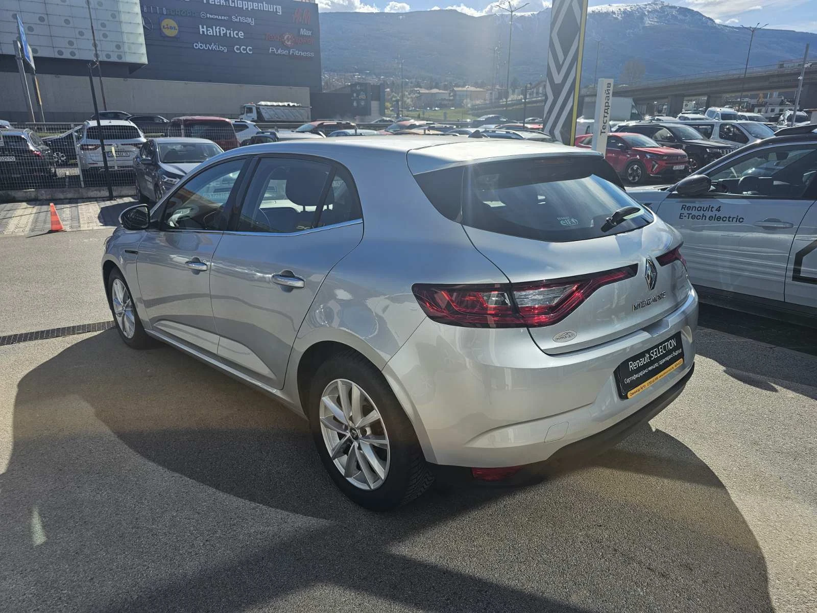 Renault Megane 1.2 TCe 132 BVM6, снимка 4 - Автомобили и джипове - 54122957