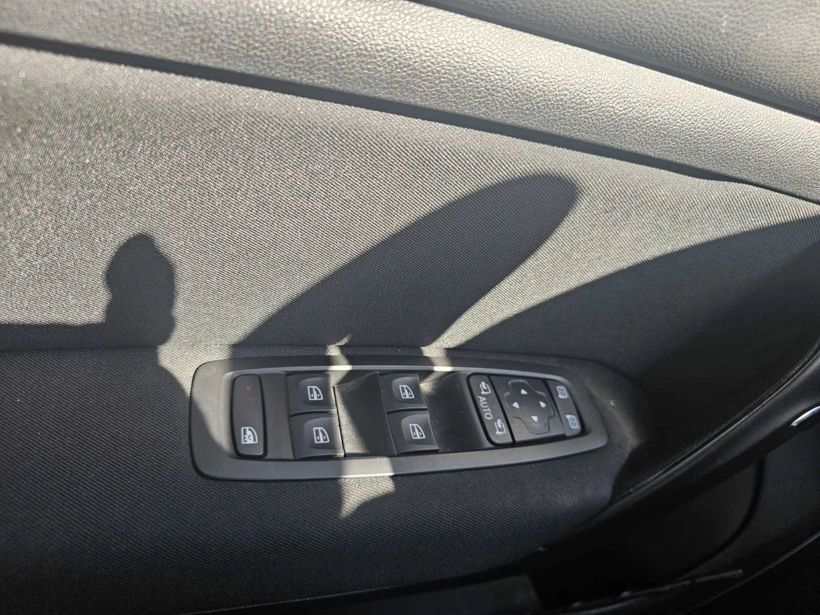 Renault Megane 1.2 TCe 132 BVM6, снимка 11 - Автомобили и джипове - 54122957