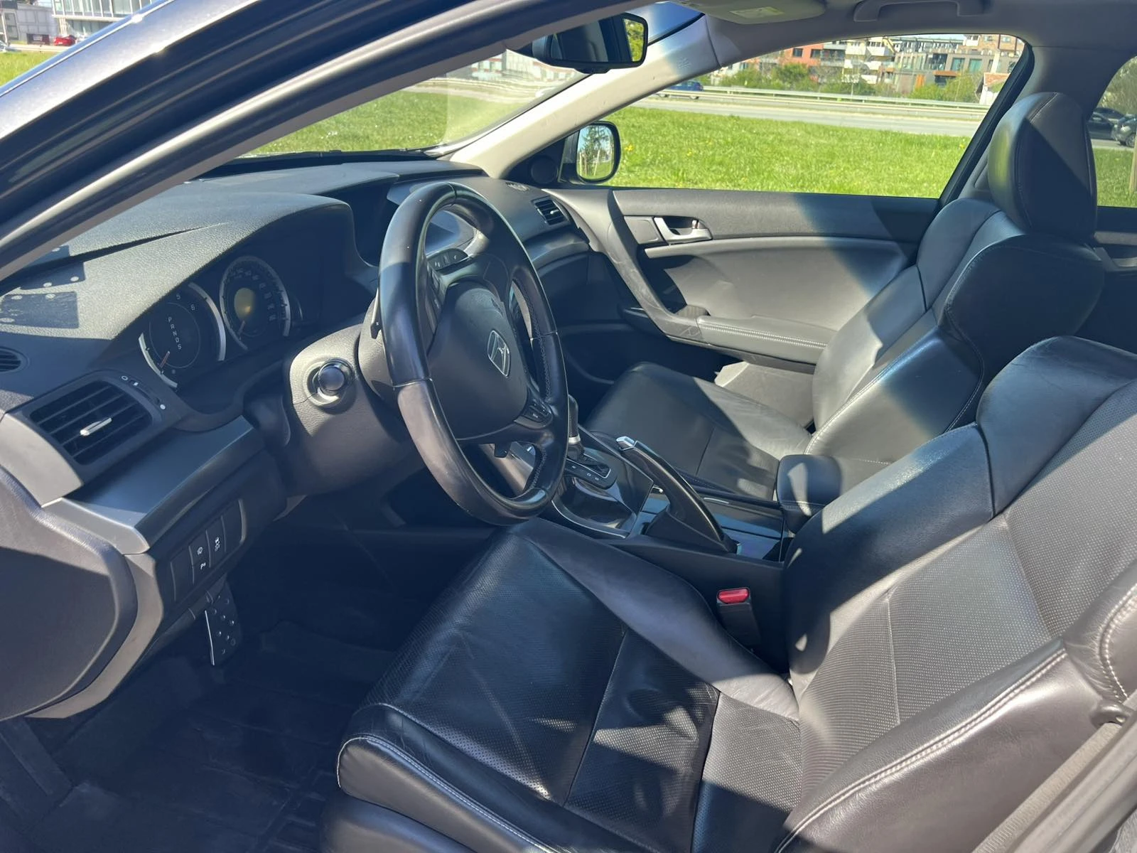 Honda Accord 2.2 i-DTEC-Executive, снимка 4 - Автомобили и джипове - 54314876