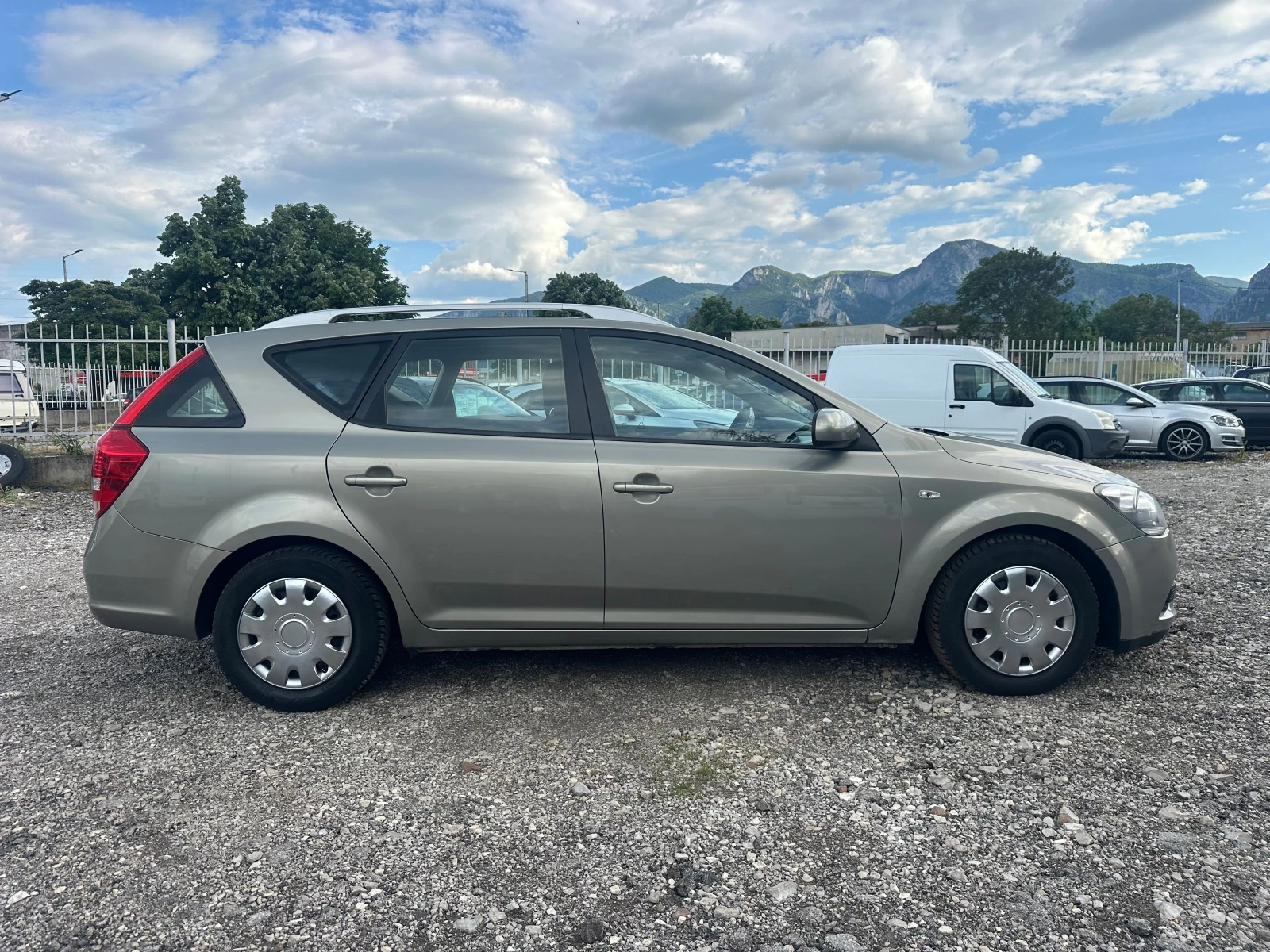 Kia Ceed 1.6CRDI 90kc FACE, снимка 2 - Автомобили и джипове - 54641211