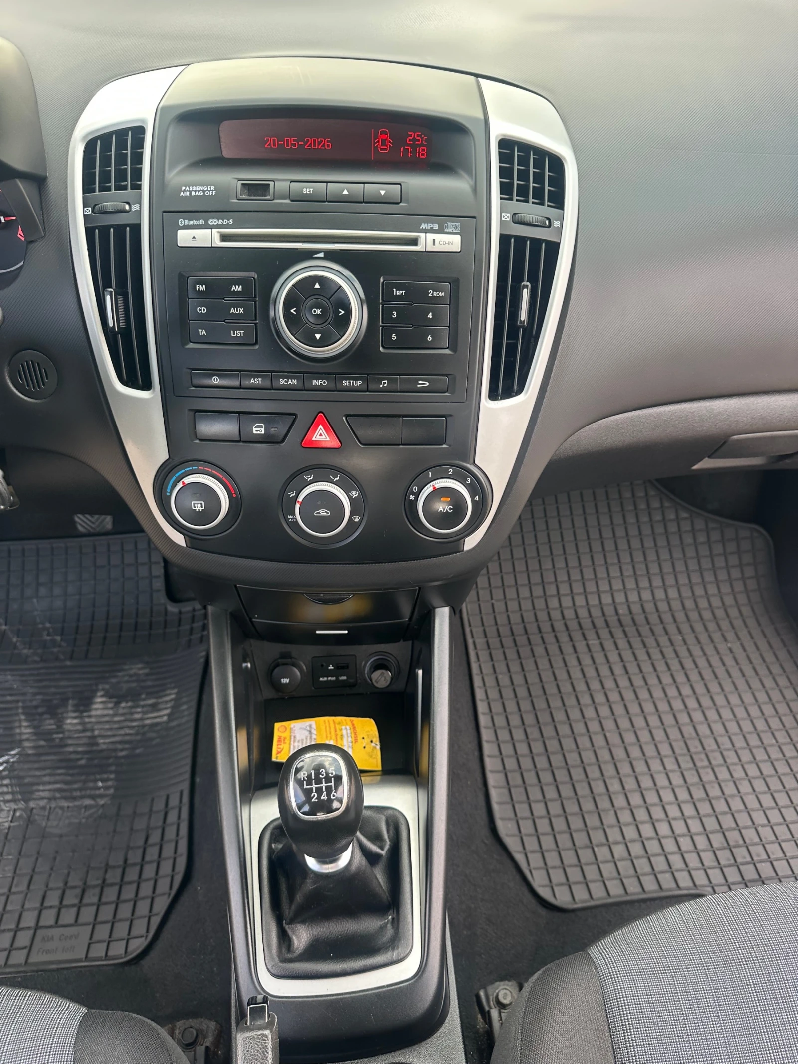 Kia Ceed 1.6CRDI 90kc FACE, снимка 12 - Автомобили и джипове - 54641211
