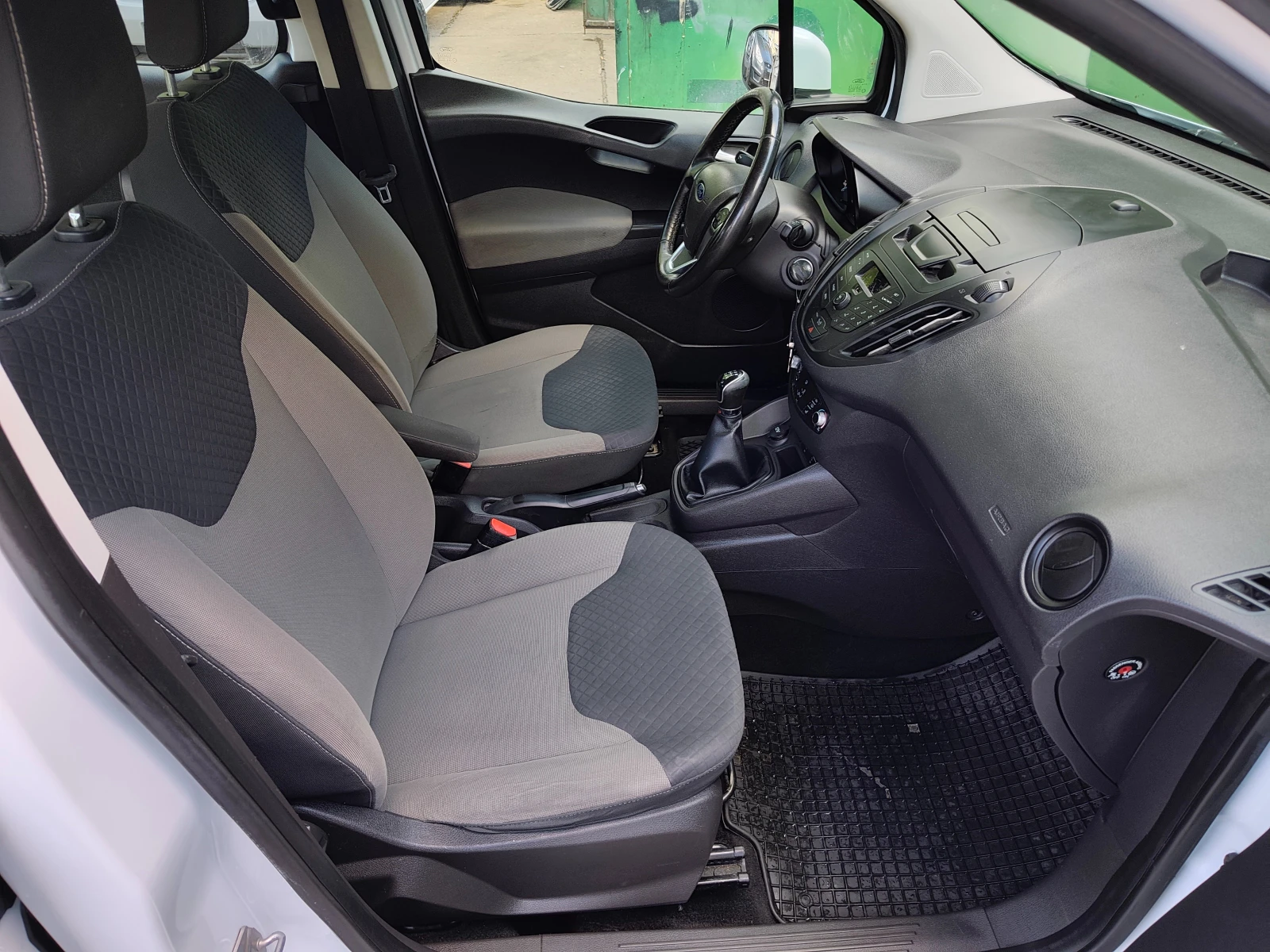 Ford Tourneo Connect 1.5 TDCI, снимка 11 - Автомобили и джипове - 54644174