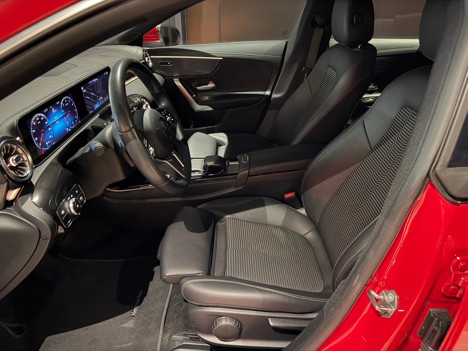 Mercedes-Benz CLA 200, снимка 15 - Автомобили и джипове - 54788635