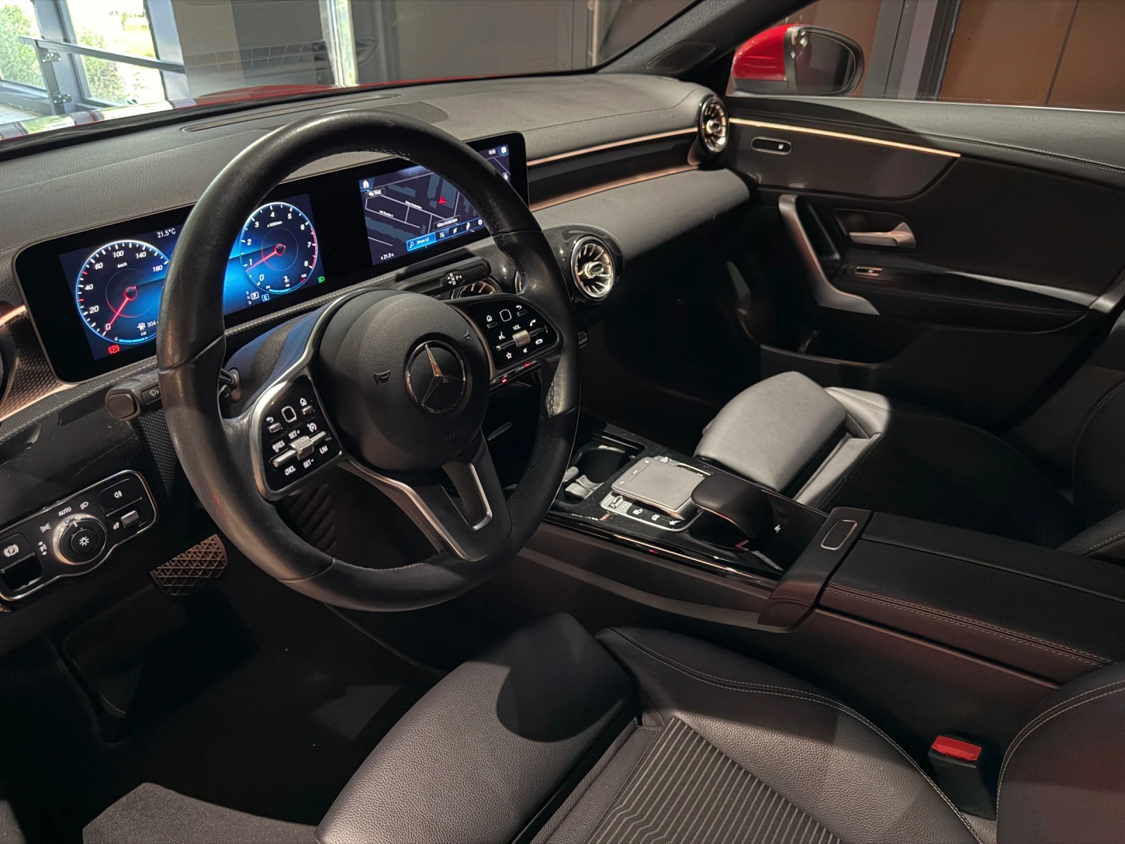 Mercedes-Benz CLA 200, снимка 14 - Автомобили и джипове - 54788635