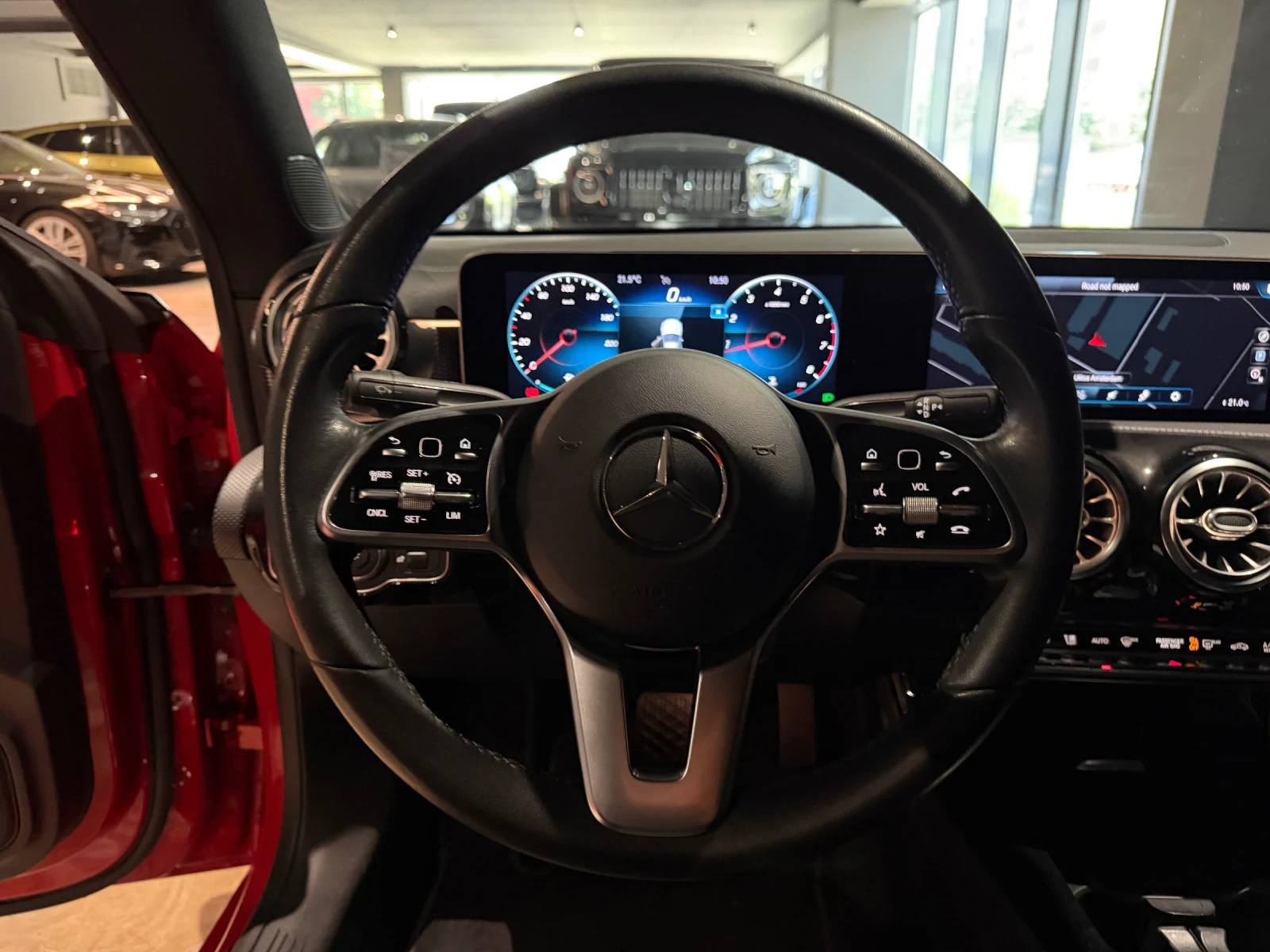 Mercedes-Benz CLA 200, снимка 10 - Автомобили и джипове - 54788635