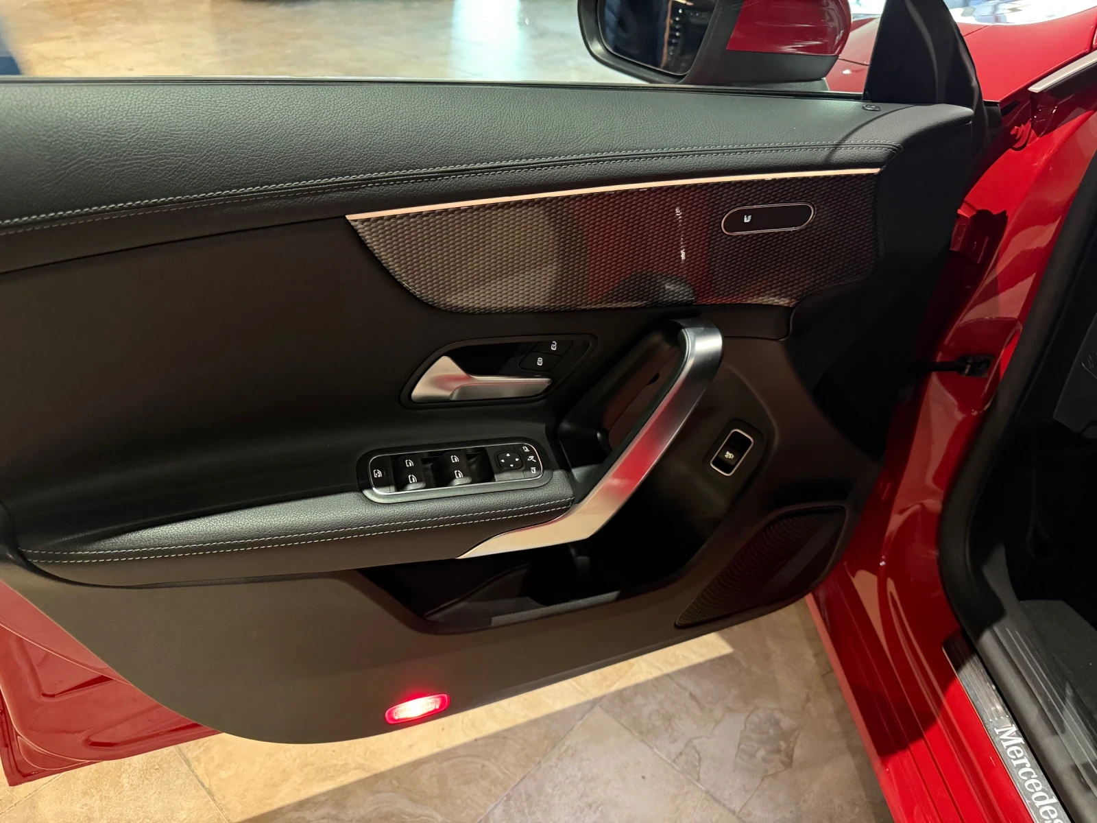Mercedes-Benz CLA 200, снимка 13 - Автомобили и джипове - 54788635