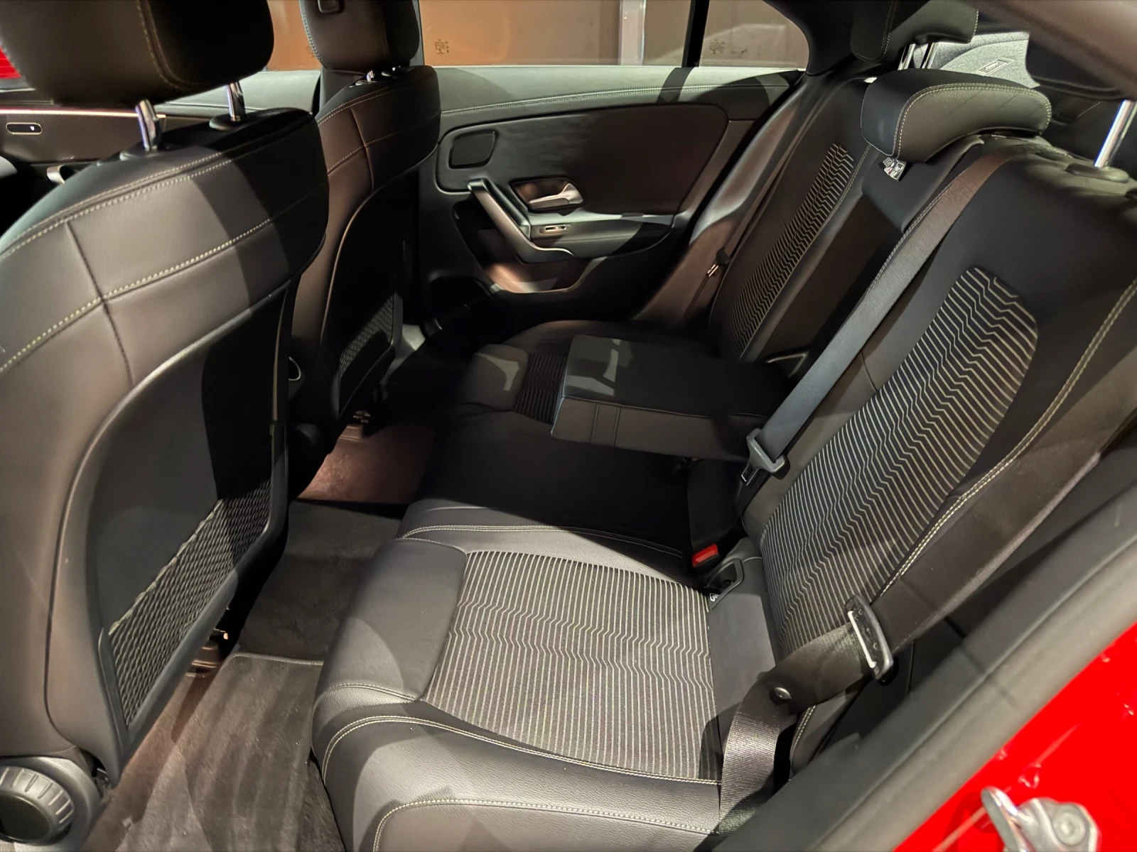 Mercedes-Benz CLA 200, снимка 11 - Автомобили и джипове - 54788635