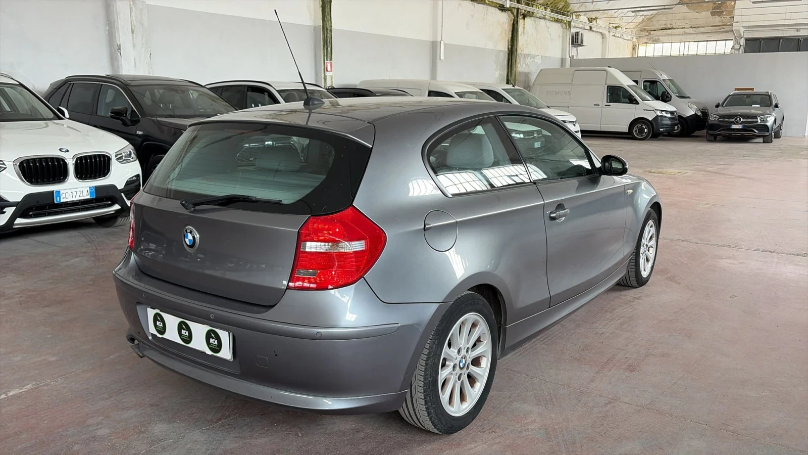 BMW 120 АВТОМАТ/ПОДГРЕВ/ПАРКТРОНИК/МУЛТИ/200 хил.км, снимка 5 - Автомобили и джипове - 55225885