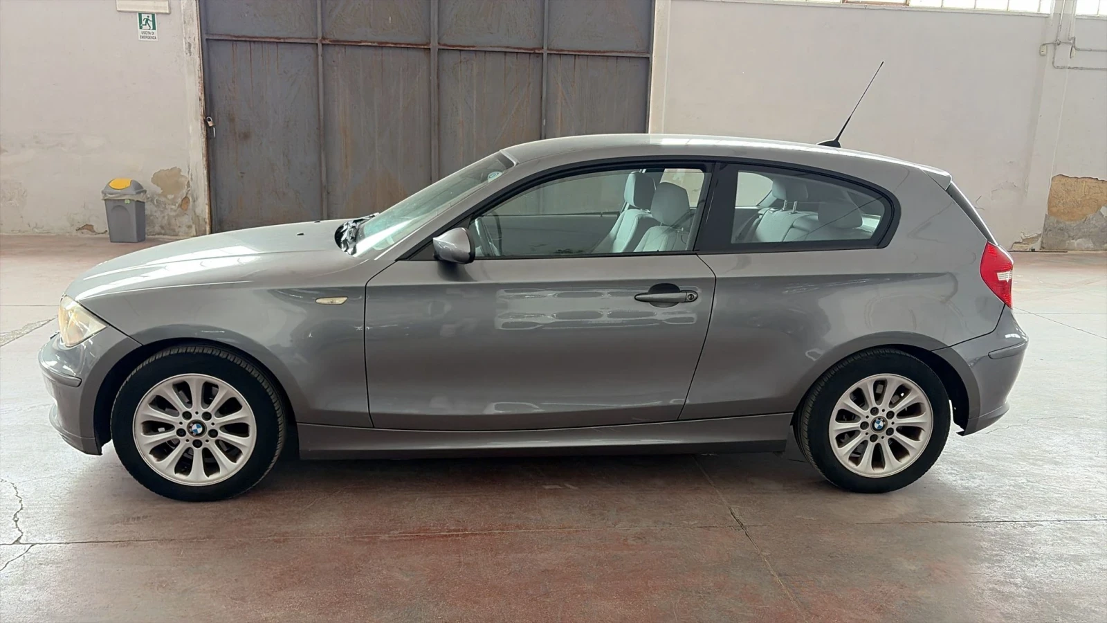 BMW 120 АВТОМАТ/ПОДГРЕВ/ПАРКТРОНИК/МУЛТИ/200 хил.км, снимка 7 - Автомобили и джипове - 55225885