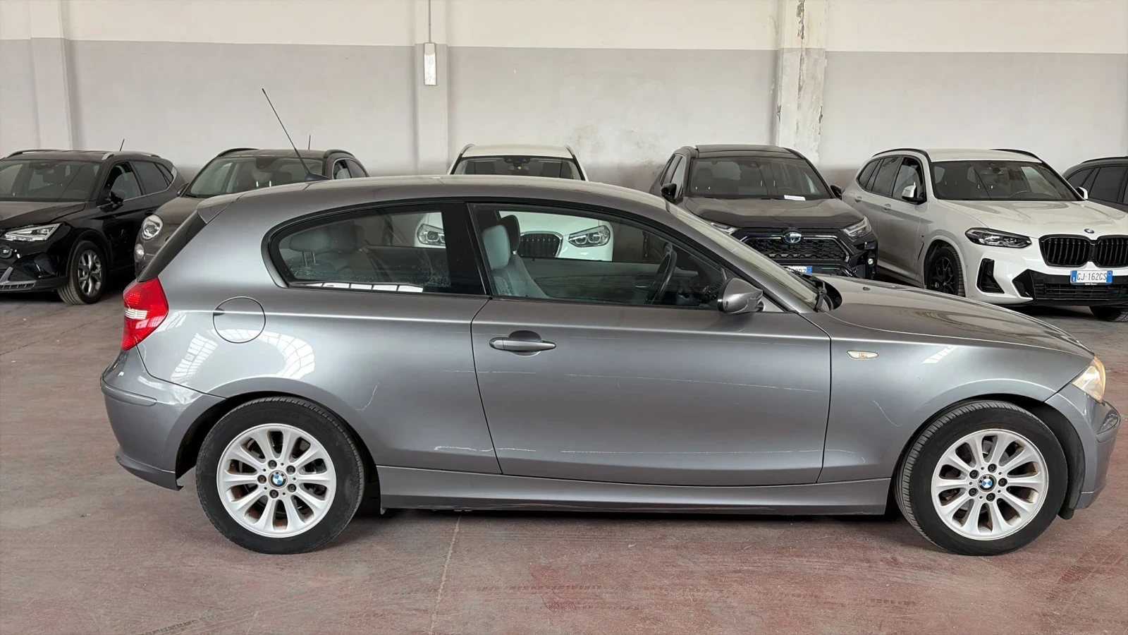 BMW 120 АВТОМАТ/ПОДГРЕВ/ПАРКТРОНИК/МУЛТИ/200 хил.км, снимка 8 - Автомобили и джипове - 55225885