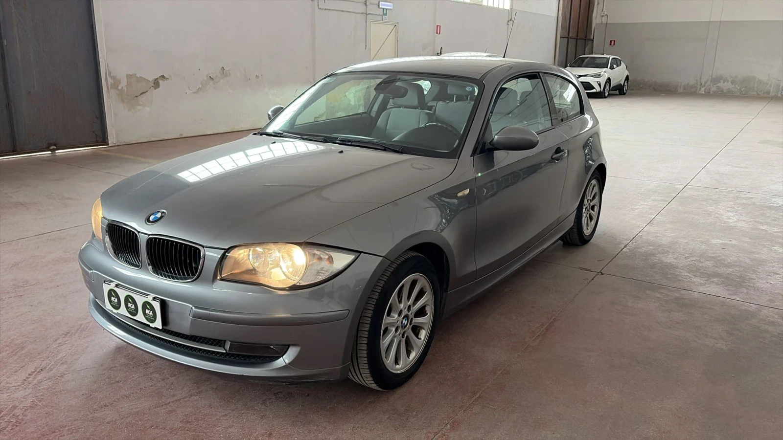 BMW 120 АВТОМАТ/ПОДГРЕВ/ПАРКТРОНИК/МУЛТИ/200 хил.км, снимка 3 - Автомобили и джипове - 55225885
