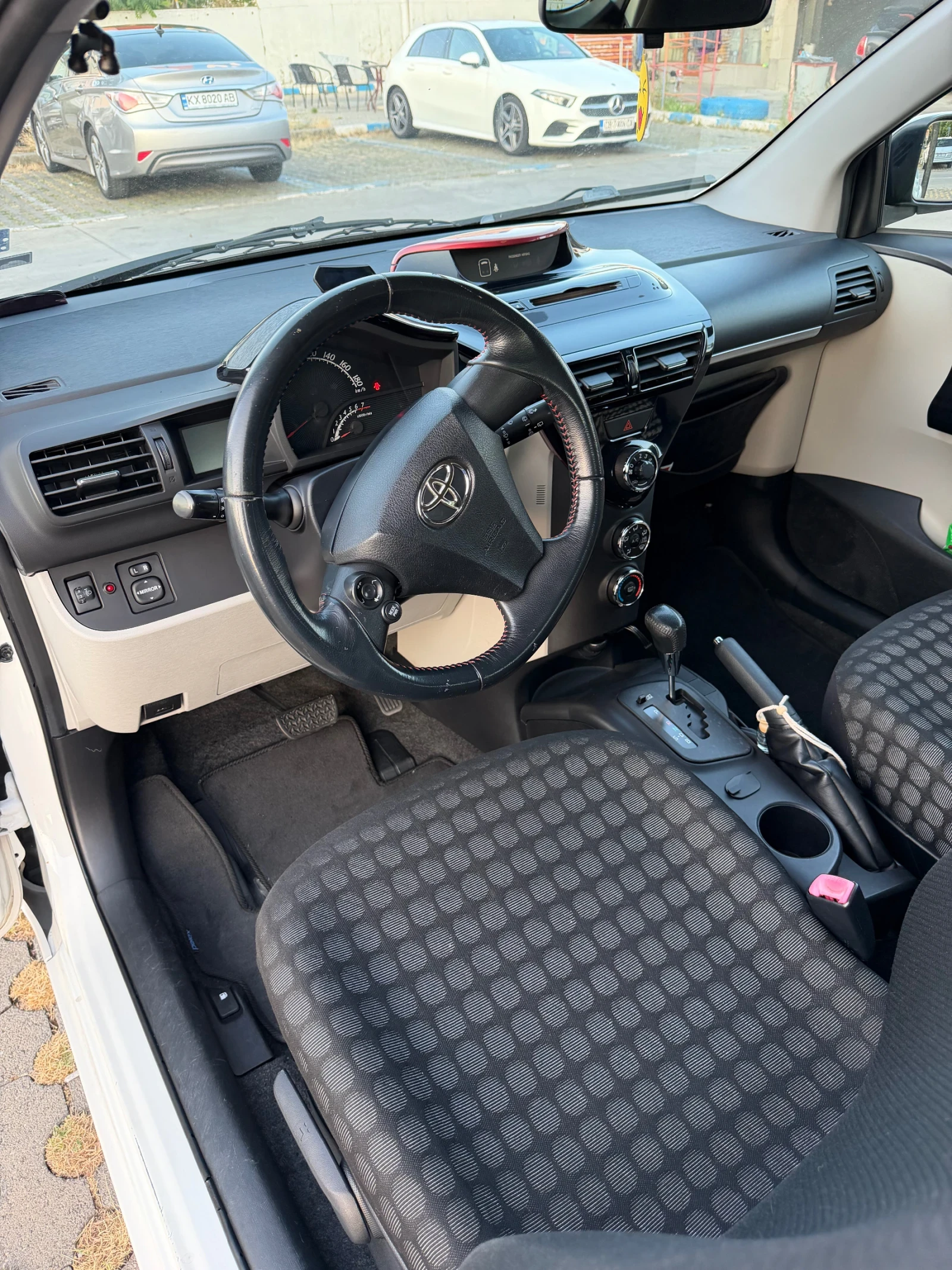 Toyota IQ, снимка 3 - Автомобили и джипове - 55420181