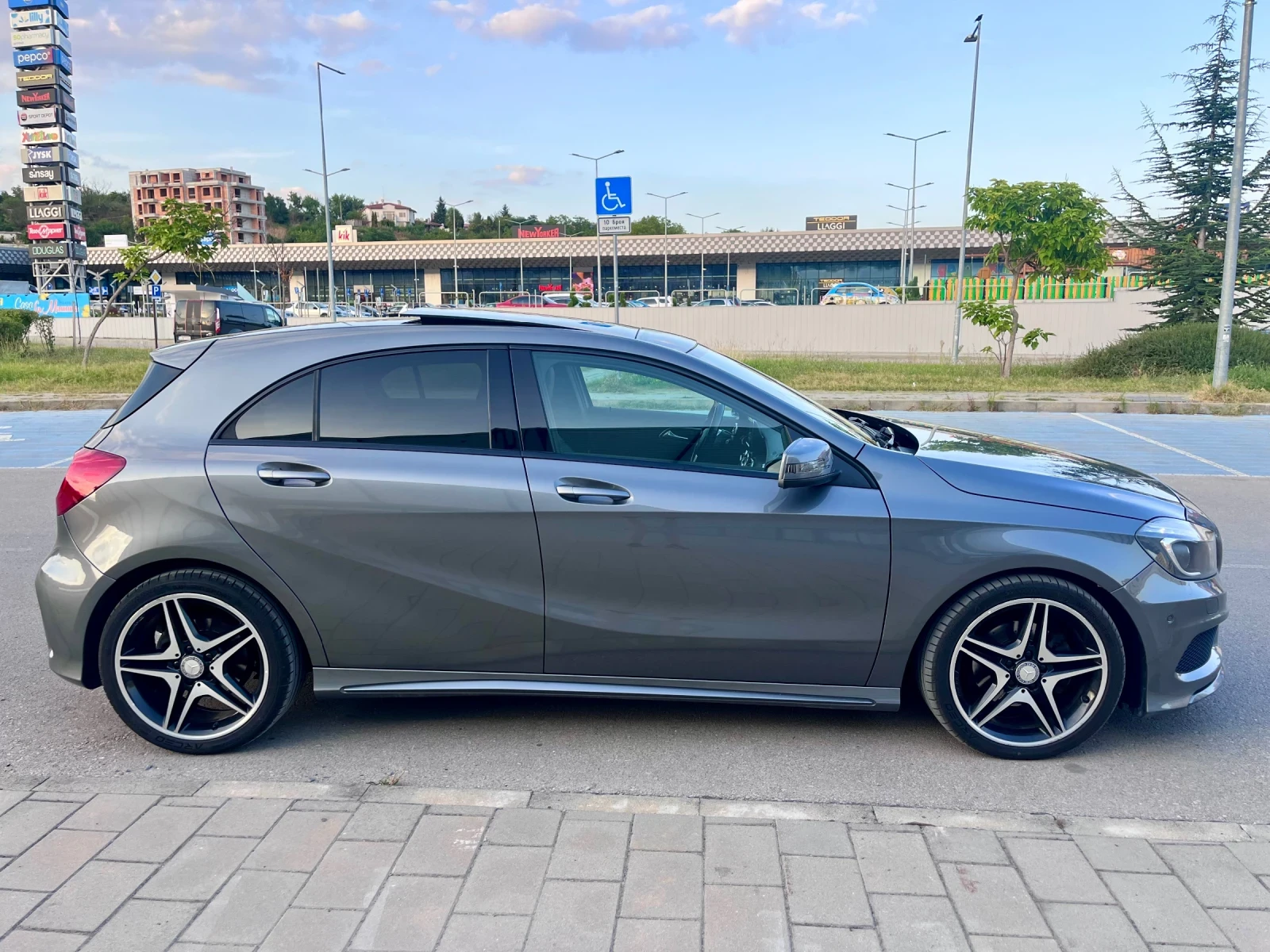 Mercedes-Benz A 200 AMG Pack, снимка 3 - Автомобили и джипове - 55879047