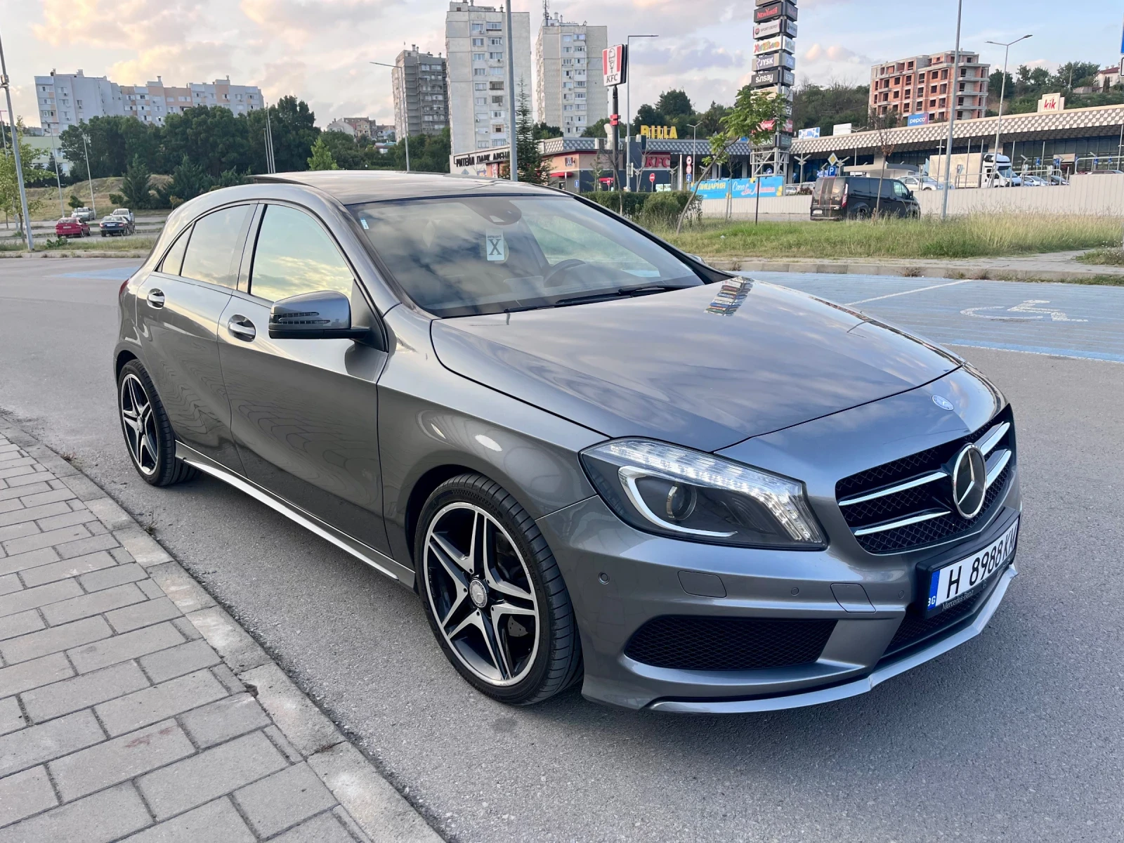 Mercedes-Benz A 200 AMG Pack, снимка 2 - Автомобили и джипове - 55879047
