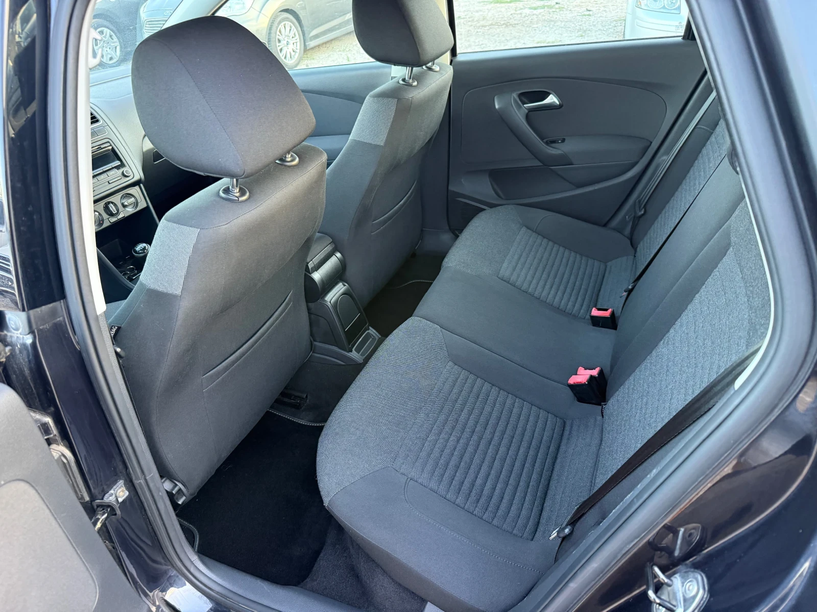 VW Polo 1.2 TDI R-LINE, снимка 14 - Автомобили и джипове - 55947196