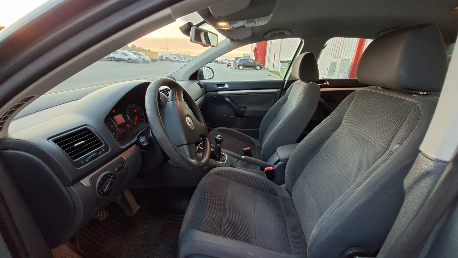 VW Jetta, снимка 7 - Автомобили и джипове - 56541522