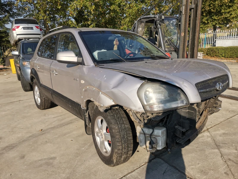 Hyundai Tucson 2.0 crdi 112кс, снимка 5 - Автомобили и джипове - 47850458