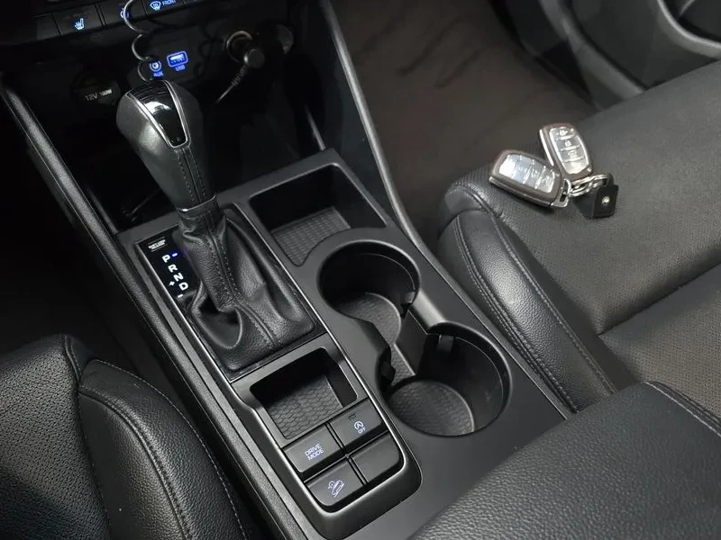 Hyundai Tucson 1.7 2WD MODERN, снимка 9 - Автомобили и джипове - 55801534