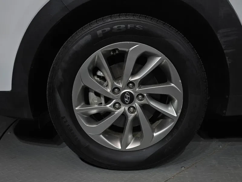 Hyundai Tucson 1.7 2WD MODERN, снимка 5 - Автомобили и джипове - 55801534