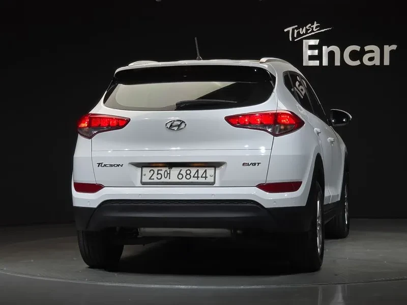Hyundai Tucson 1.7 2WD MODERN, снимка 4 - Автомобили и джипове - 55801534
