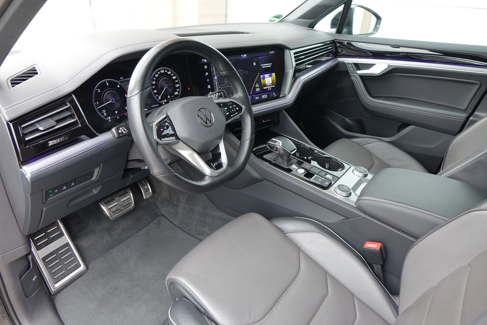VW Touareg FACELIFT* R-LINE* IQ HD MATRIX LIGHTS* PANO*  - изображение 10