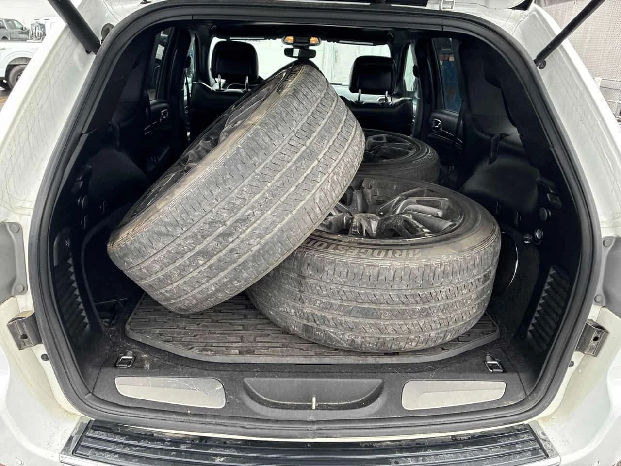 Jeep Grand cherokee * Overland * PANO* KEYLESS* ПОДГРЕВ* , снимка 15 - Автомобили и джипове - 53904172