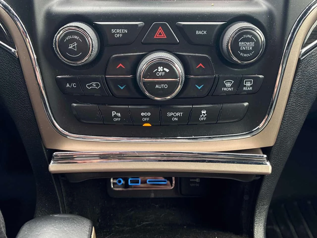 Jeep Grand cherokee * Overland * PANO* KEYLESS* ПОДГРЕВ* , снимка 12 - Автомобили и джипове - 53904172