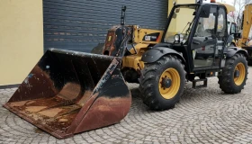 Телескопичен товарач Caterpillar TH337C, снимка 2